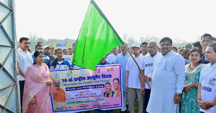 राष्ट्रीय आयुर्वेद दिवस पर दुर्ग में ‘रन फॉर आयुर्वेदा’, स्कूल शिक्षा मंत्री गजेन्द्र यादव ने दिखाई हरी झंडी