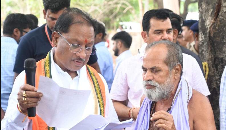 मुख्यमंत्री विष्णु देव साय ने कनकबीरा में लगाई चौपाल, घोषणाएं और योजनाओं की जानकारी