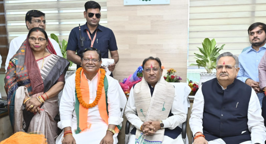 मुख्यमंत्री ने श्री रामसेवक पैकरा को छत्तीसगढ़ राज्य वन विकास निगम के अध्यक्ष के रूप में दी शुभकामनाएं
