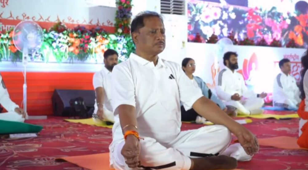 मुख्यमंत्री विष्णु देव साय ने जशपुर में किया अंतर्राष्ट्रीय योग दिवस का शुभारंभ, विकास कार्यों की भी दी सौगात