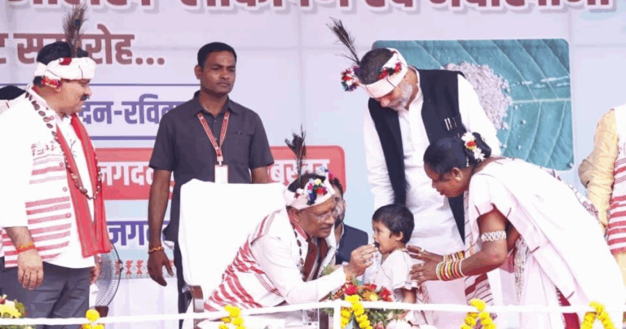 नुआखाई समारोह में बच्ची को गोद में बिठाकर लाड़ जताते दिखे मुख्यमंत्री विष्णुदेव साय
