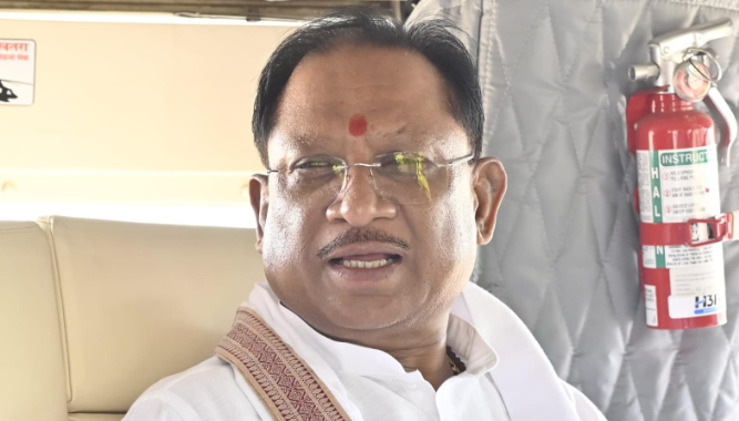 मुख्यमंत्री श्री विष्णु देव साय हेलीकॉप्टर से सुशासन तिहार के दौरे पर रवाना
