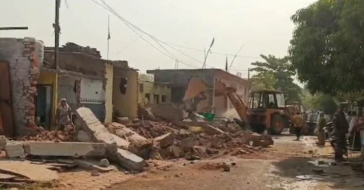 भिलाई के गौतम नगर में चला प्रशासन का बुलडोजर, 60 से ज्यादा अवैध मकान ध्वस्त, भारी पुलिस बल तैनात