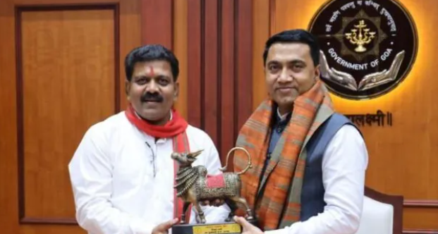 गोवा के मुख्यमंत्री प्रमोद सावंत ने सराहा छत्तीसगढ़ का कोसा सिल्क, कहा- शुद्धता और परंपरा का अद्भुत प्रतीक
