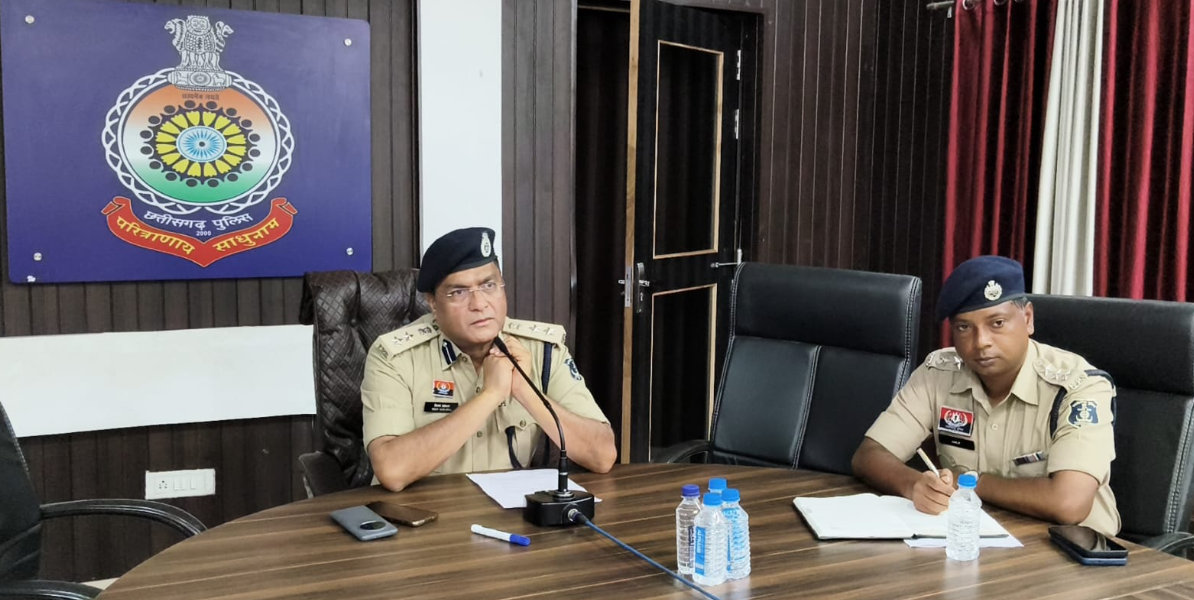 पुलिस कंट्रोल रूम सेक्टर-06 में समंस-वारंट की समीक्षा बैठक सम्पन्न, एसएसपी विजय अग्रवाल ने दिए सख्त निर्देश
