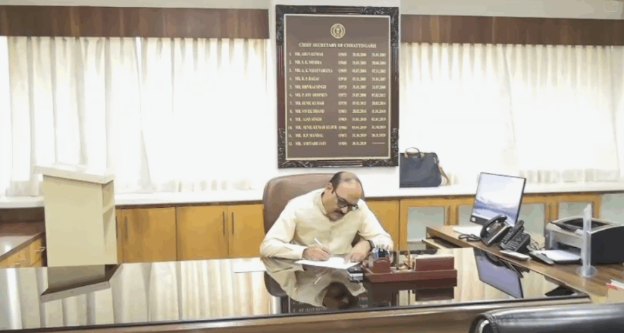 छत्तीसगढ़ के नवनियुक्त मुख्य सचिव श्री विकासशील ने मंत्रालय में कार्यभार संभाला