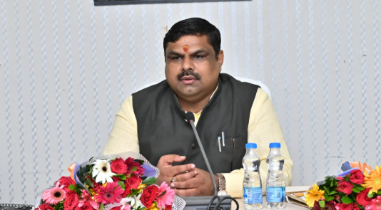 गैराबंद के स्कूलों में शिक्षा मंत्री गजेंद्र यादव का अचानक निरीक्षण, बच्चों से की सीधी बातचीत और दिए महत्वपूर्ण निर्देश