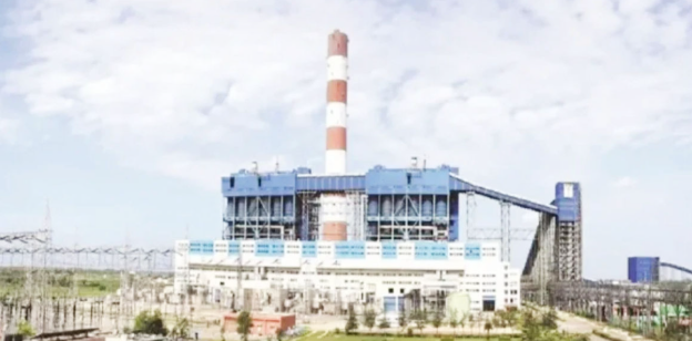 RKM पावर प्लांट हादसा: सक्ती में लिफ्ट गिरने से चार मजदूरों की मौत, परिजन न्याय की आस में अस्पताल में डटे