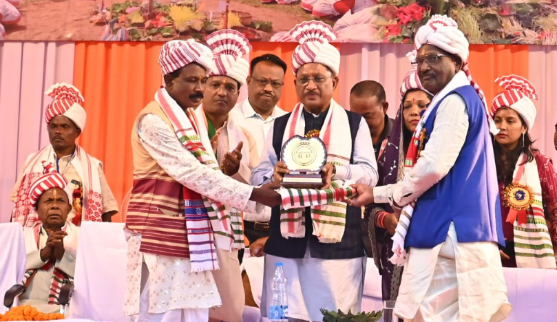 मुख्यमंत्री विष्णुदेव साय ने जशपुर में किया रौतिया समाज महासम्मेलन का शुभारंभ, करमा महोत्सव में की 1.45 करोड़ की घोषणाएं