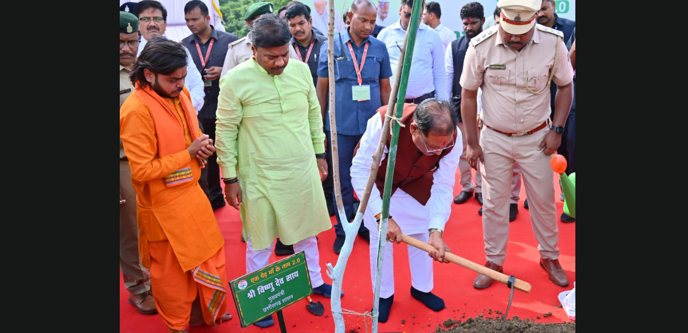 “नवा रायपुर विधानसभा परिसर में मुख्यमंत्री विष्णु देव साय ने किया वृक्षारोपण, ‘एक पेड़ मां के नाम 2.0’ अभियान की शुरुआत”