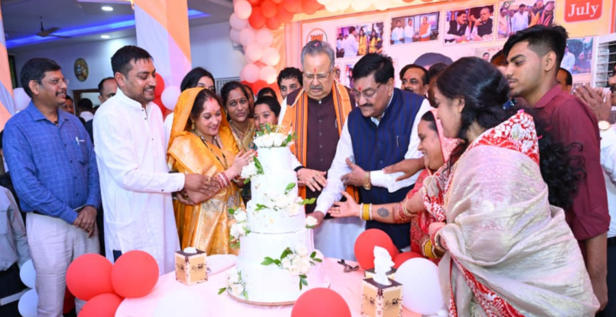 Dayaldas Baghel Birthday: गृहग्राम कुंरा में जन्मोत्सव पर उमड़ा जनसैलाब, 80 यूनिट रक्तदान बना आकर्षण