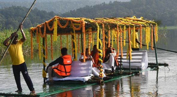 दंतेवाड़ा के कुम्हाररास बांध में बैंबू राफ्टिंग की शुरुआत, वन मंत्री केदार कश्यप ने किया शुभारंभ — इको-टूरिज्म को नई उड़ान