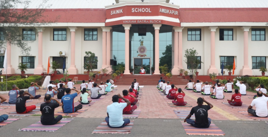 International Yoga Day 2026: सैनिक स्कूल अंबिकापुर में सामूहिक योग सत्र का आयोजन