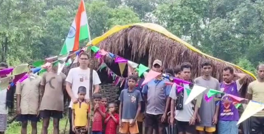 Boter Village में पहली बार लहराया तिरंगा