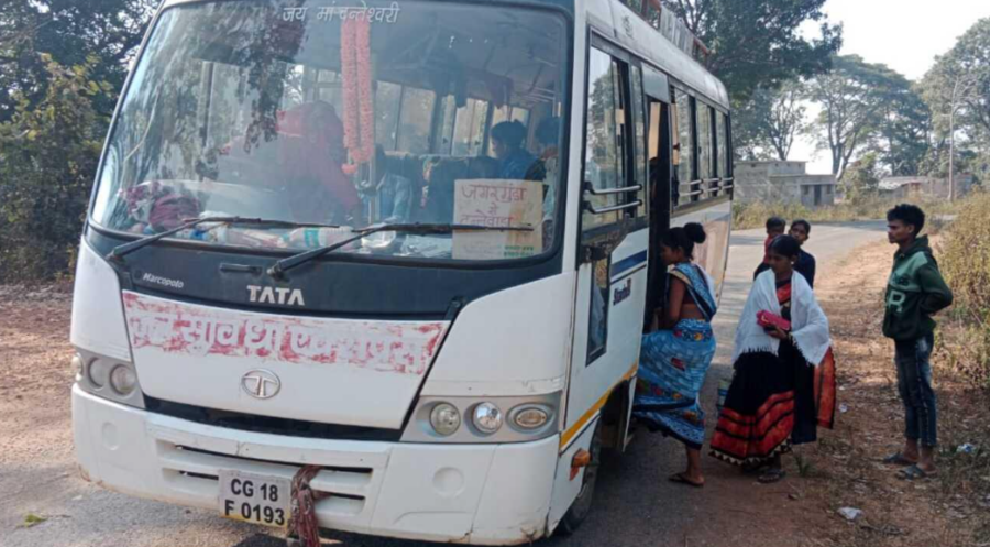 Tribal Transport: नक्सल प्रभावित गांवों में दौड़ी उम्मीद की बसें
