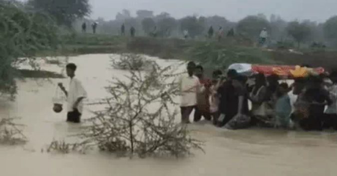 Durg News: शव यात्रा के वीडियो से जागा प्रशासन