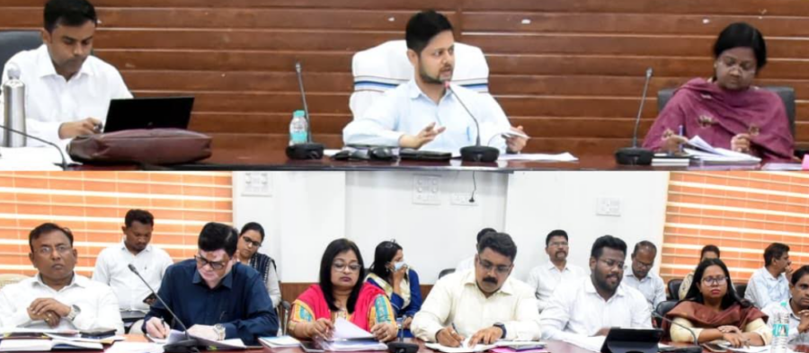 माननीय उच्च न्यायालय के लंबित प्रकरणों में समय पर जवाबदावा प्रस्तुत करें अधिकारी – कलेक्टर